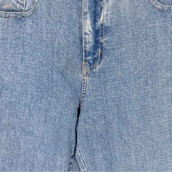 St. John’s Bay Women’s High Rise Classic Jeans size 14 - Picture 2 of 4